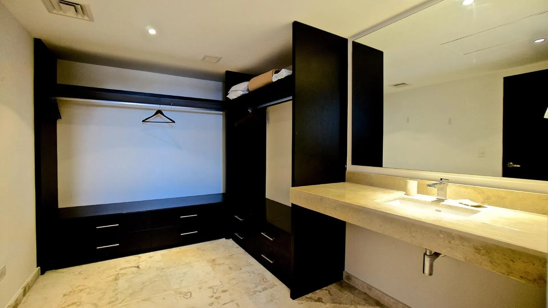 아파트 Elements Penthouse 14 Condo 신데 델 카르멘